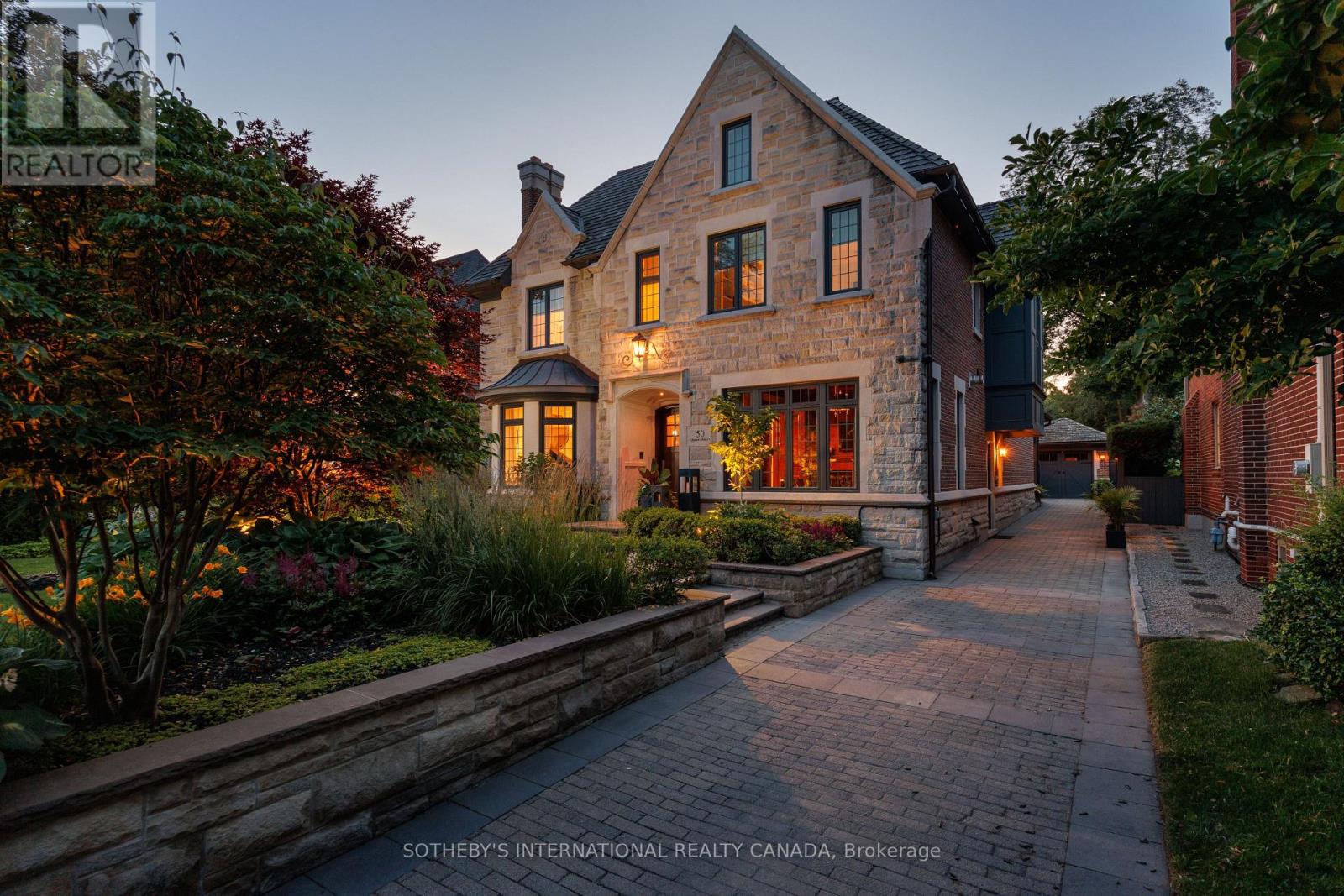 50 QUEEN MARYS DRIVE, Toronto, Ontario