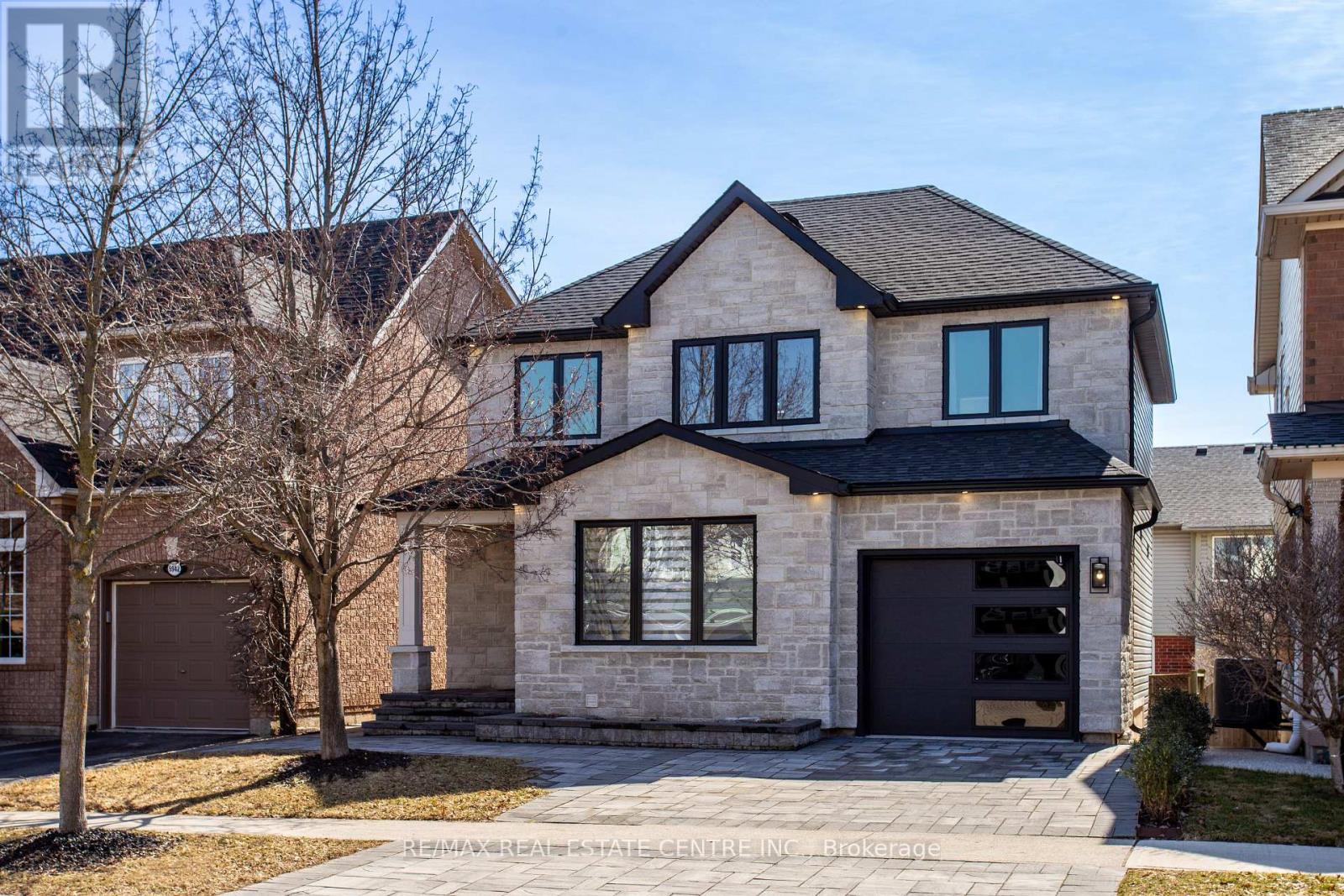 5940 Blue Spruce Avenue, Burlington, Ontario  L7L 6T2 - Photo 2 - W13825274