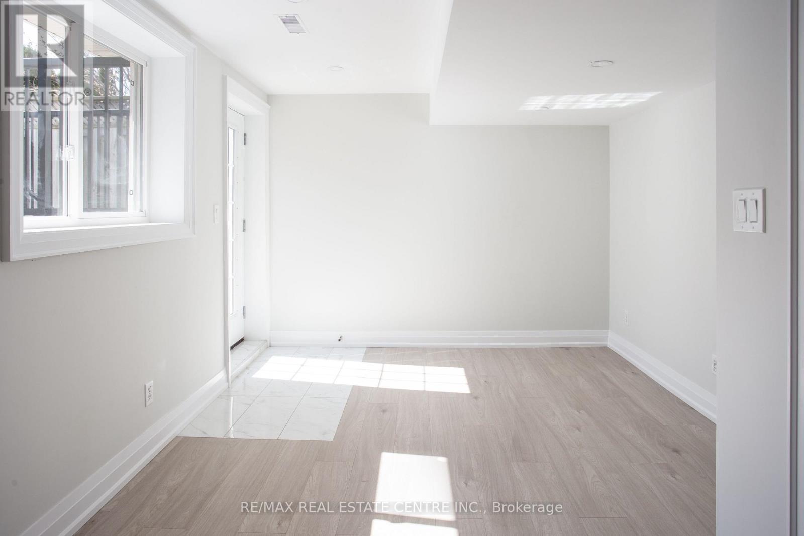 5940 Blue Spruce Avenue, Burlington, Ontario  L7L 6T2 - Photo 33 - W13825274