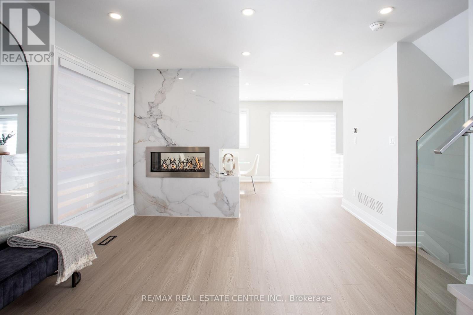 5940 Blue Spruce Avenue, Burlington, Ontario  L7L 6T2 - Photo 8 - W13825274