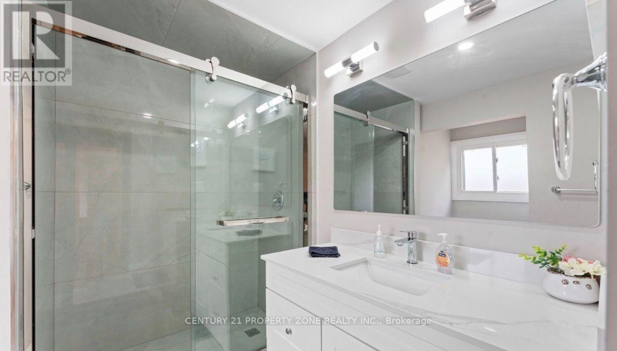 4 Borden Hill Court, Brampton, Ontario L6S 3K7 - Photo 11 - W13825324