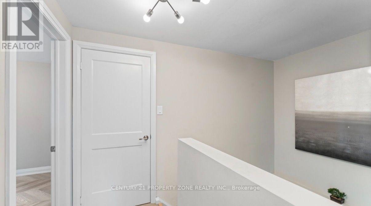 4 Borden Hill Court, Brampton, Ontario L6S 3K7 - Photo 9 - W13825324