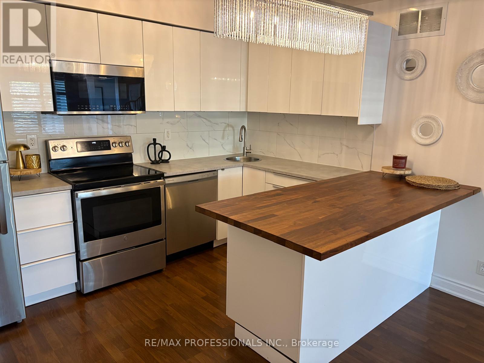 104 - 5 Richgrove Drive E, Toronto, Ontario  M9R 0A3 - Photo 12 - W13825342