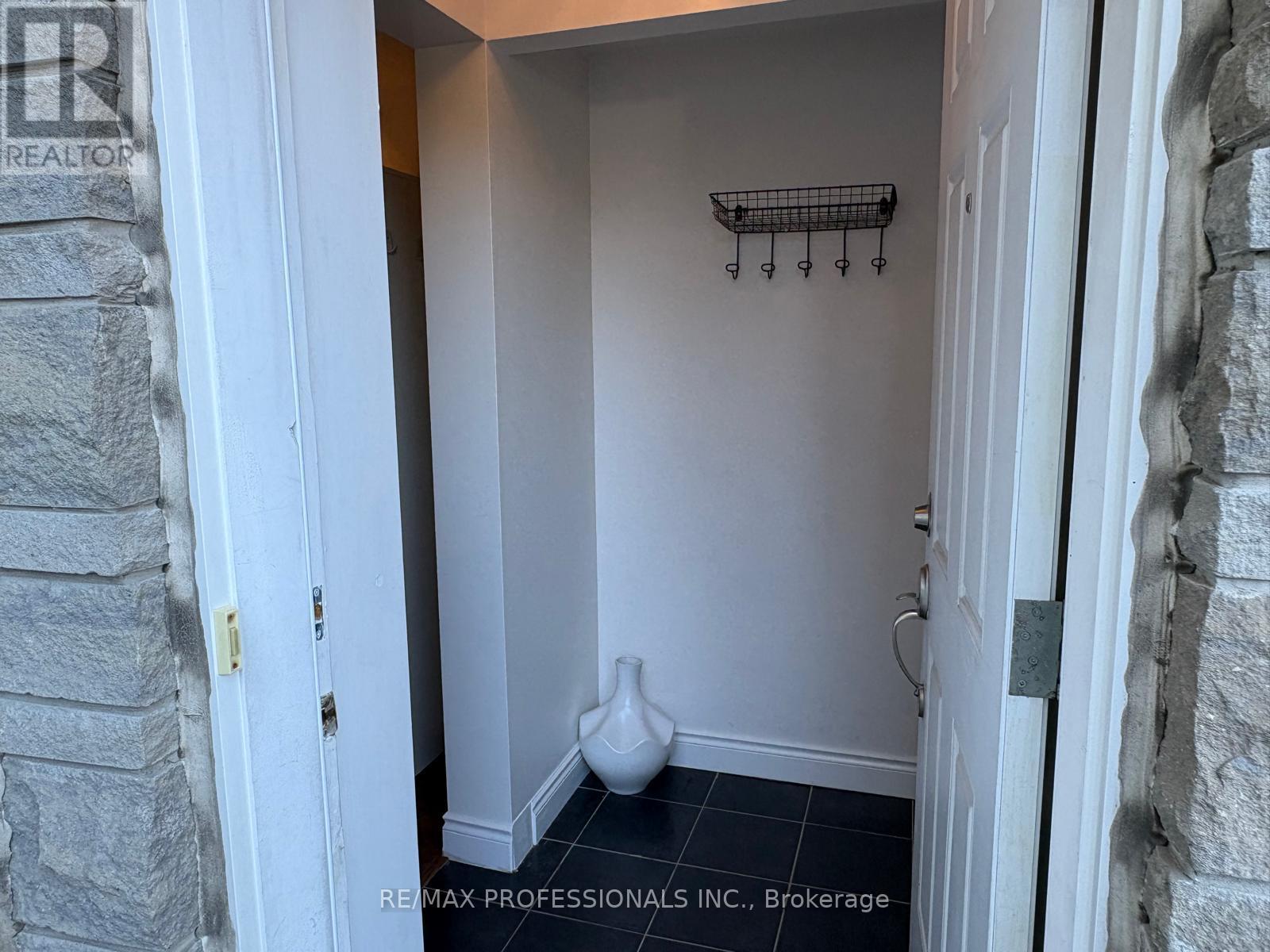 104 - 5 Richgrove Drive E, Toronto, Ontario  M9R 0A3 - Photo 5 - W13825342