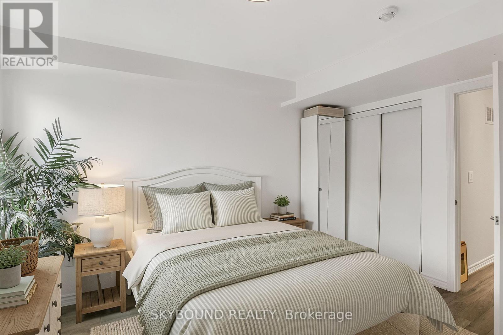 380 Hopewell Avenue, Toronto, Ontario  M6E 2S2 - Photo 12 - W13825446