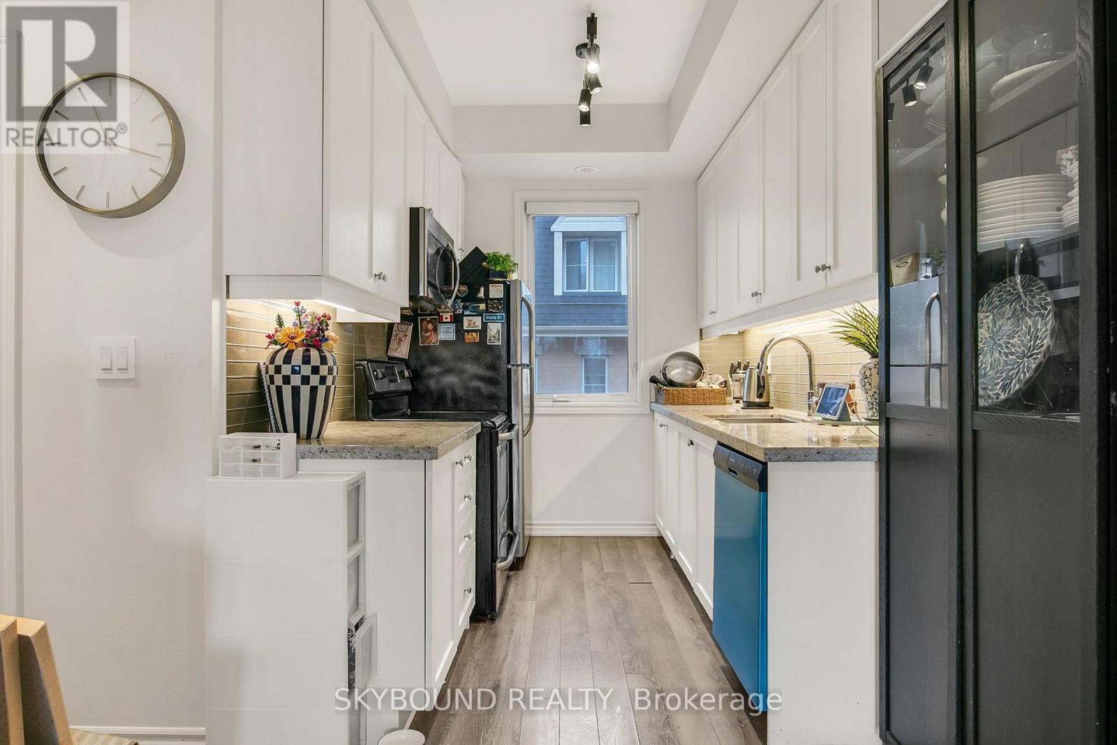 380 Hopewell Avenue, Toronto, Ontario  M6E 2S2 - Photo 9 - W13825446