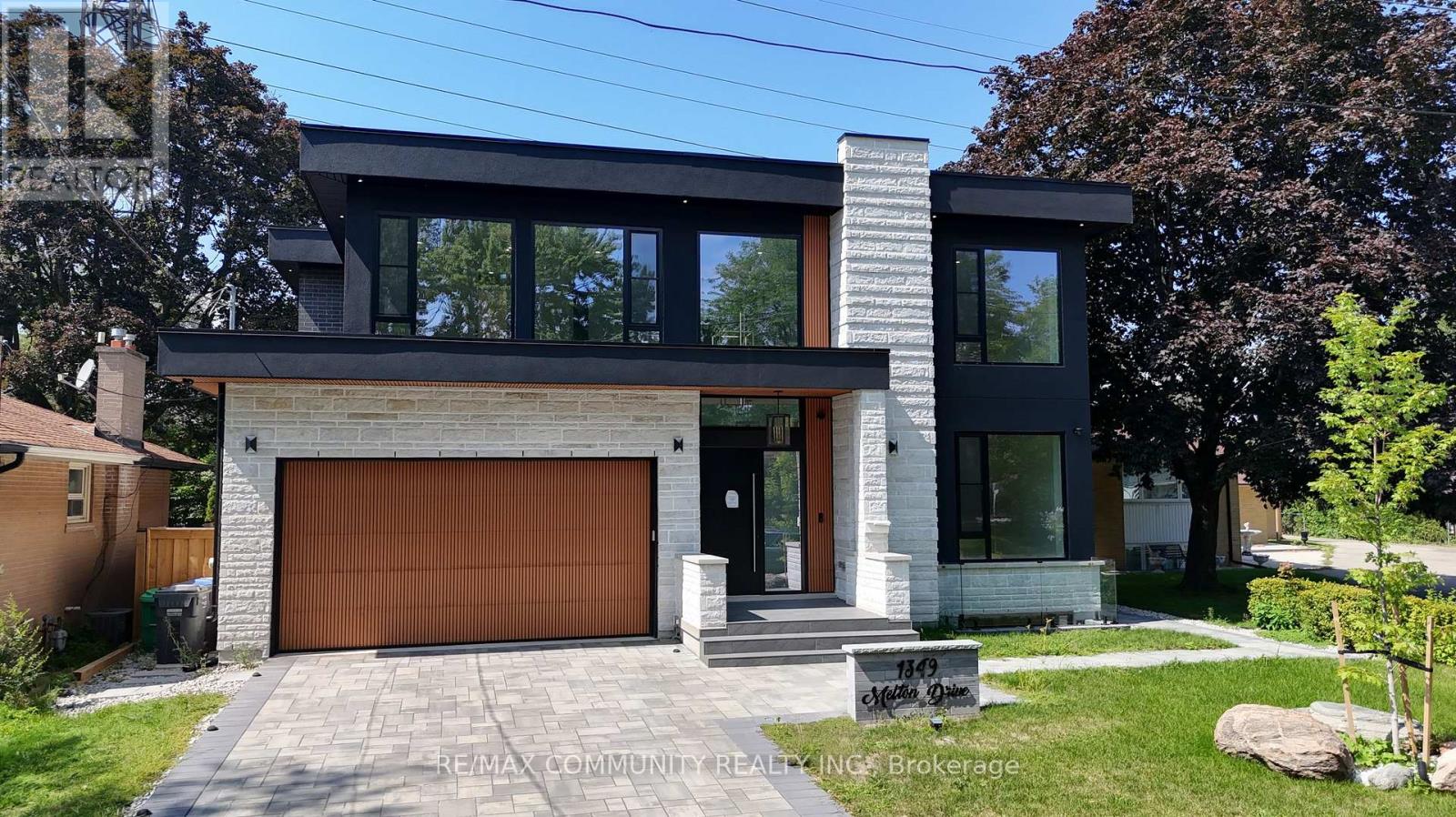 1349 Melton Drive, Mississauga, Ontario L4Y 1L6 - Photo 1 - W13825470