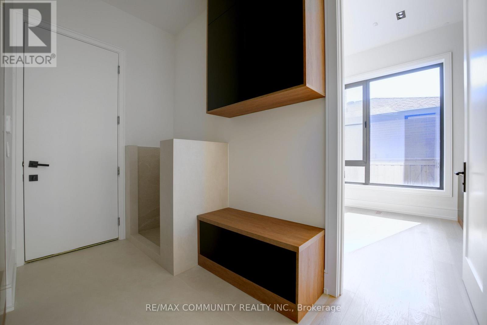 1349 Melton Drive, Mississauga, Ontario L4Y 1L6 - Photo 13 - W13825470