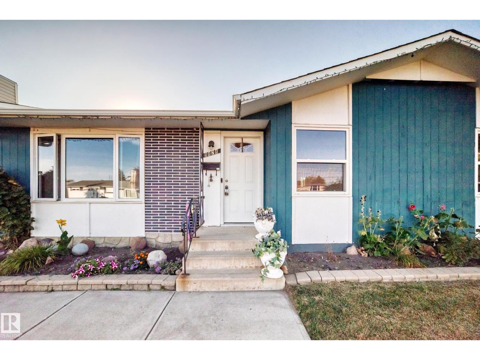 9828 164 St Nw, Edmonton, Alberta  T5P 3P9 - Photo 2 - E4510035