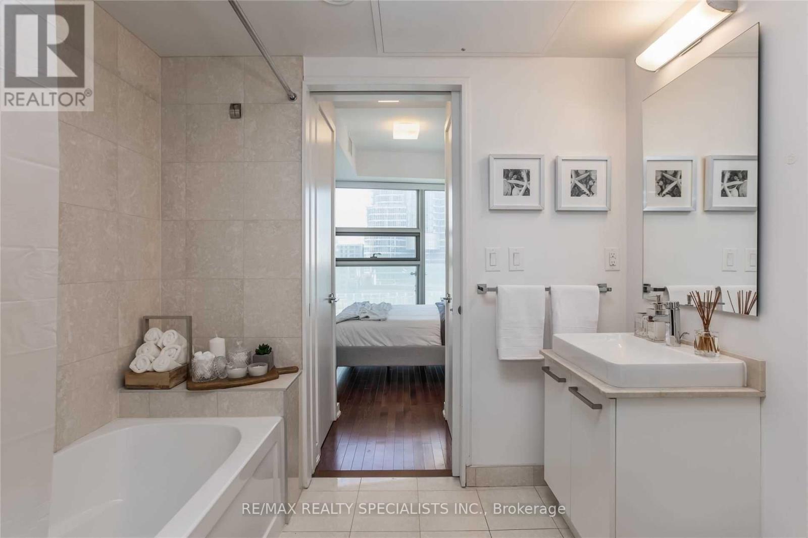 703 - 12 York Street, Toronto, Ontario  M5J 0A9 - Photo 11 - C13823998