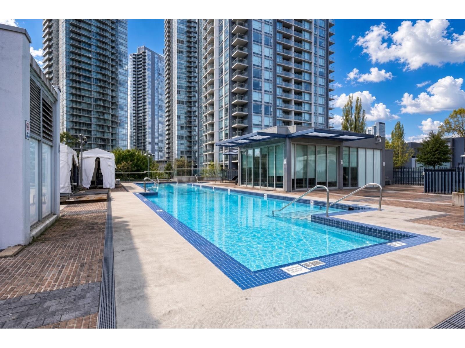707 13750 100 Avenue, Surrey, British Columbia  V3T 0L3 - Photo 2 - R3169353