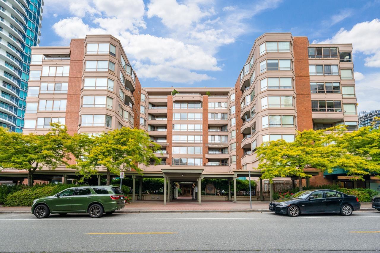 101 15111 Russell Avenue, White Rock, British Columbia  V4B 2P4 - Photo 1 - R3169355