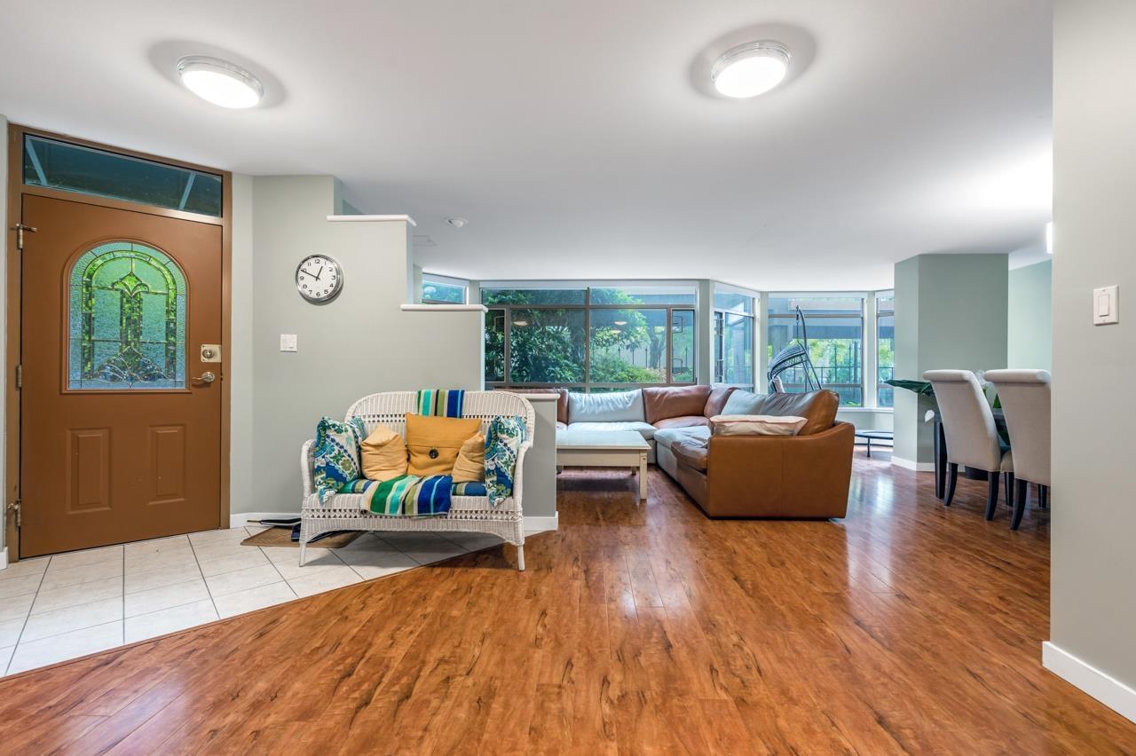 101 15111 Russell Avenue, White Rock, British Columbia  V4B 2P4 - Photo 2 - R3169355