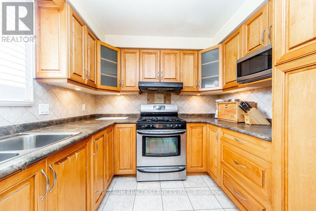 16 Burin Court, Toronto, Ontario  M9C 4Y3 - Photo 15 - W13825468