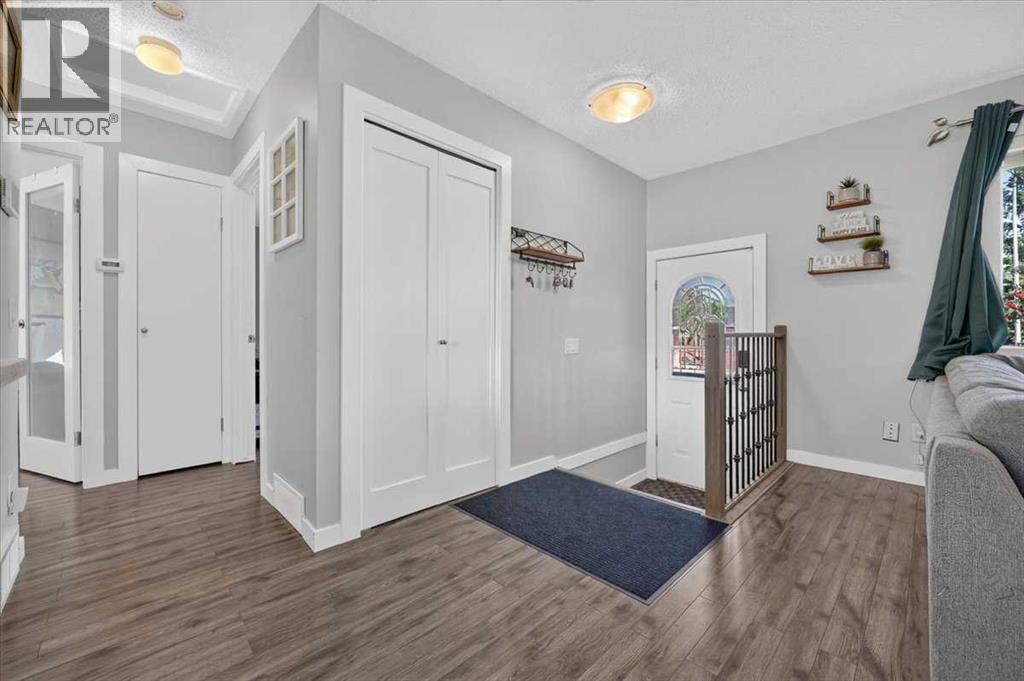 6019 Penworth Road SE, Calgary, Alberta  T2A 4E9 - Photo 4 - A2347759