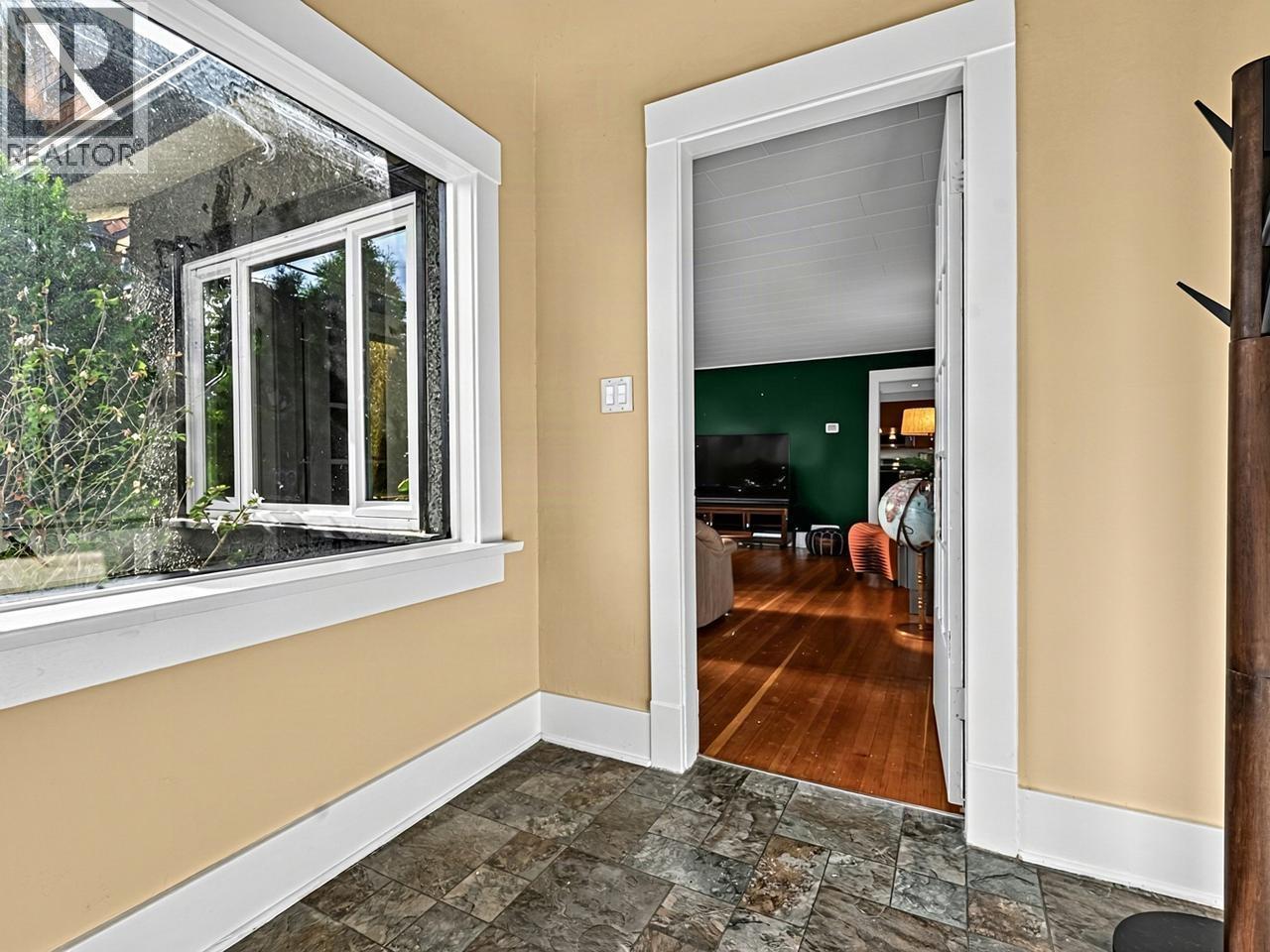 1109 Seventh Avenue, New Westminster, British Columbia  V3M 2J6 - Photo 3 - R3168999