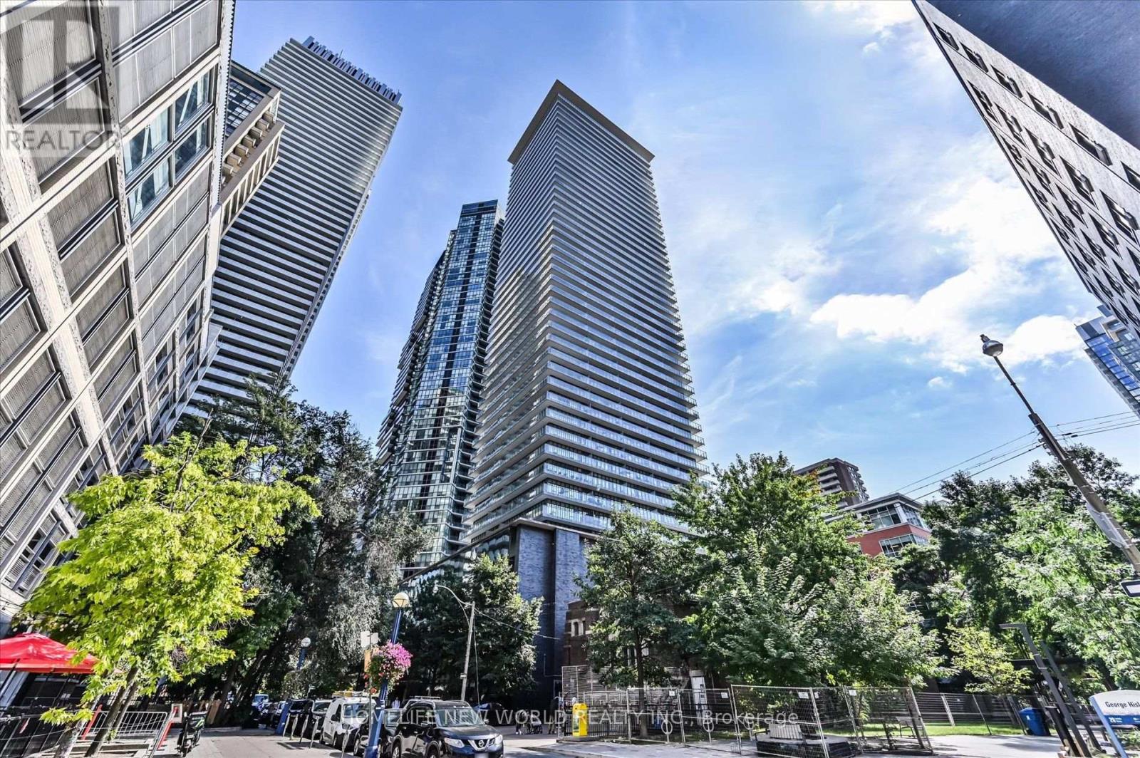 1704 - 33 CHARLES STREET E, Toronto, Ontario