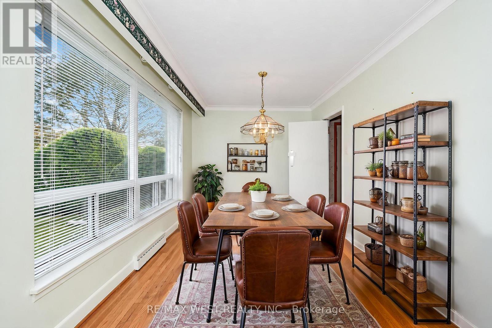 215 Acton Avenue, Toronto, Ontario  M3H 4H8 - Photo 4 - C13825548