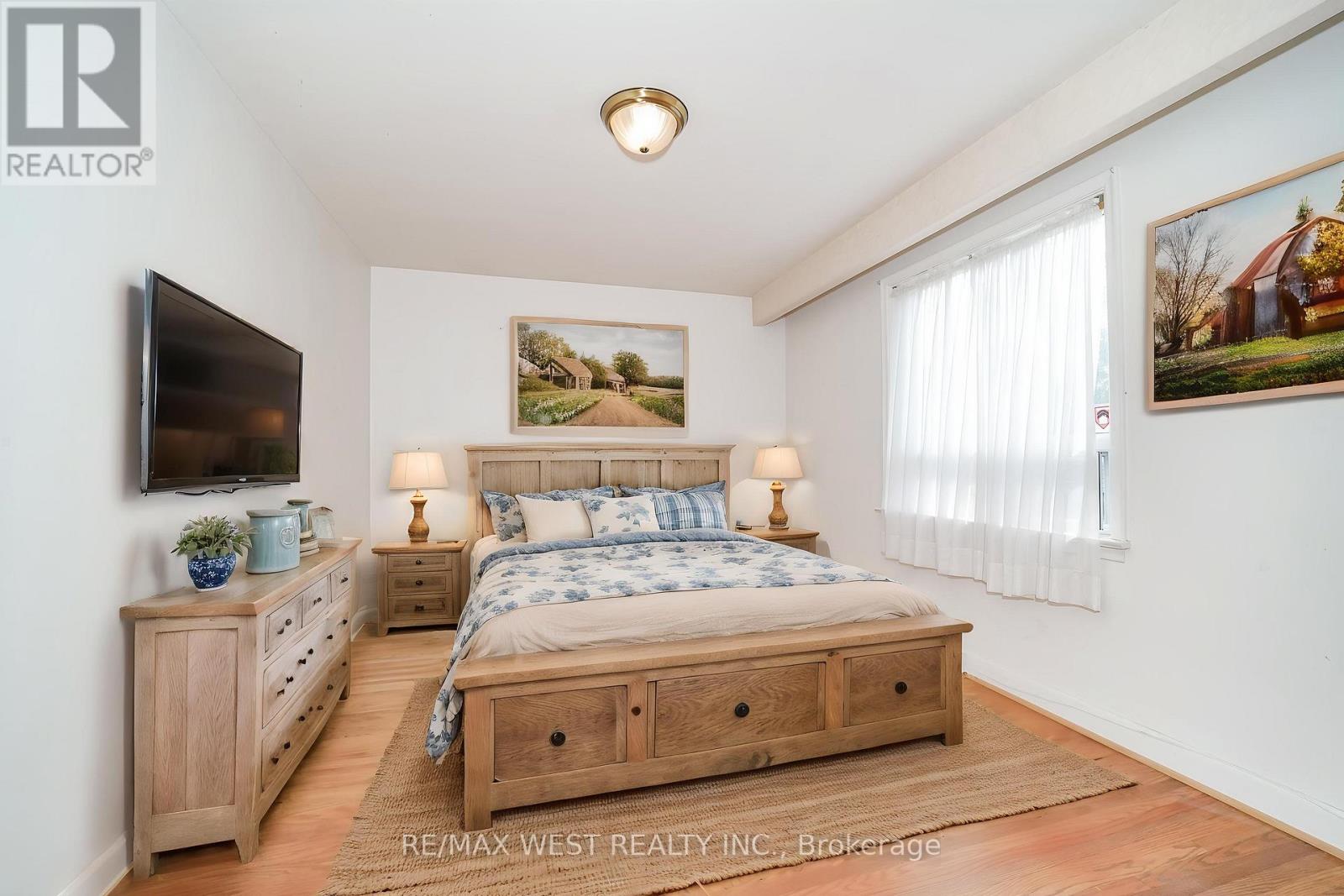 215 Acton Avenue, Toronto, Ontario  M3H 4H8 - Photo 5 - C13825548