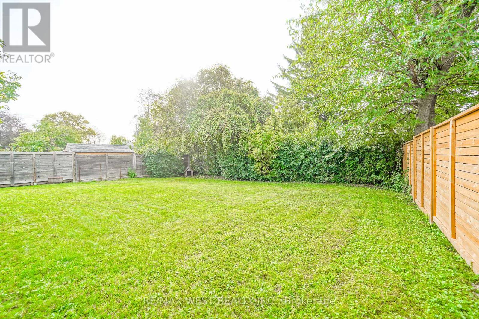 215 Acton Avenue, Toronto, Ontario  M3H 4H8 - Photo 9 - C13825548
