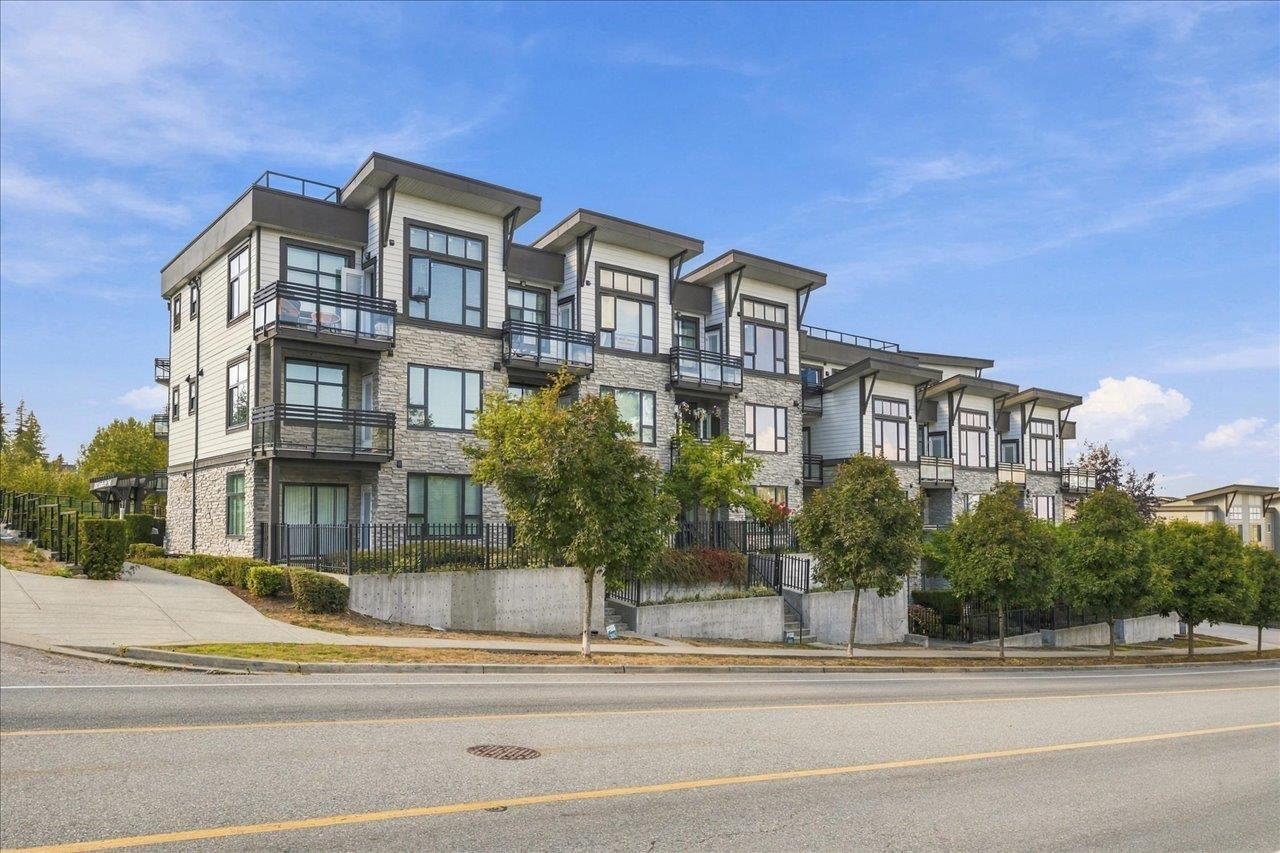 309 9983 E BARNSTON DRIVE, Surrey, British Columbia