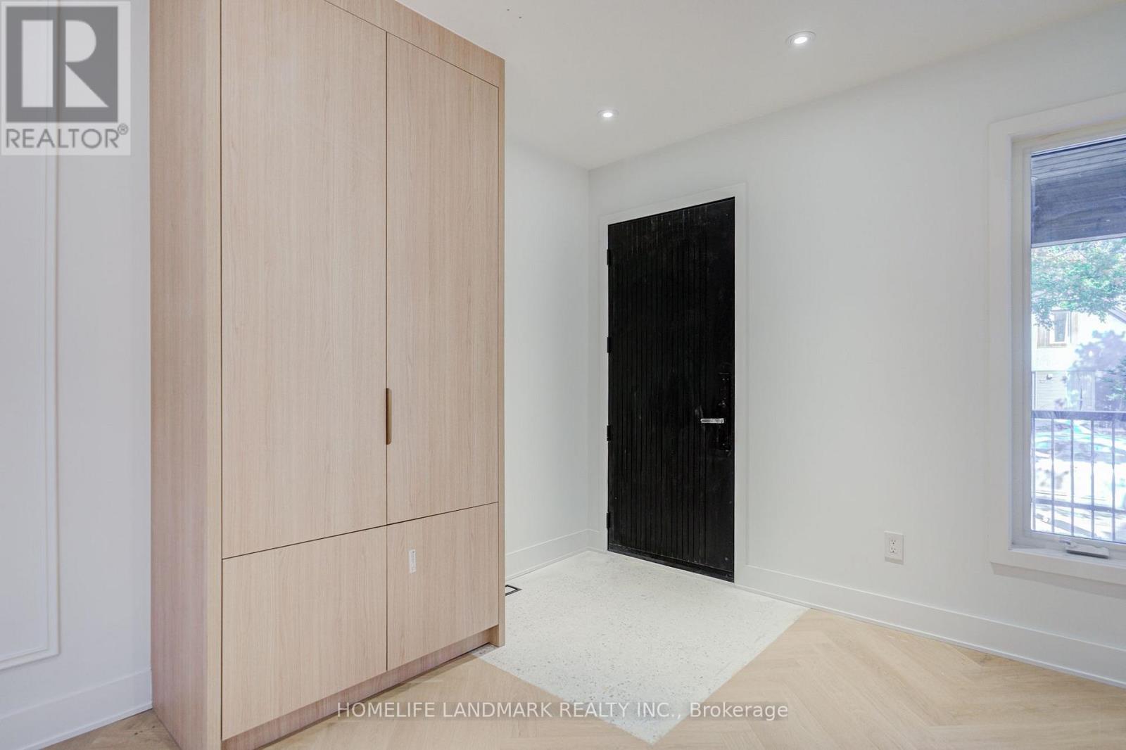 34 Hiawatha Road, Toronto, Ontario  M4L 2X8 - Photo 3 - E13825588
