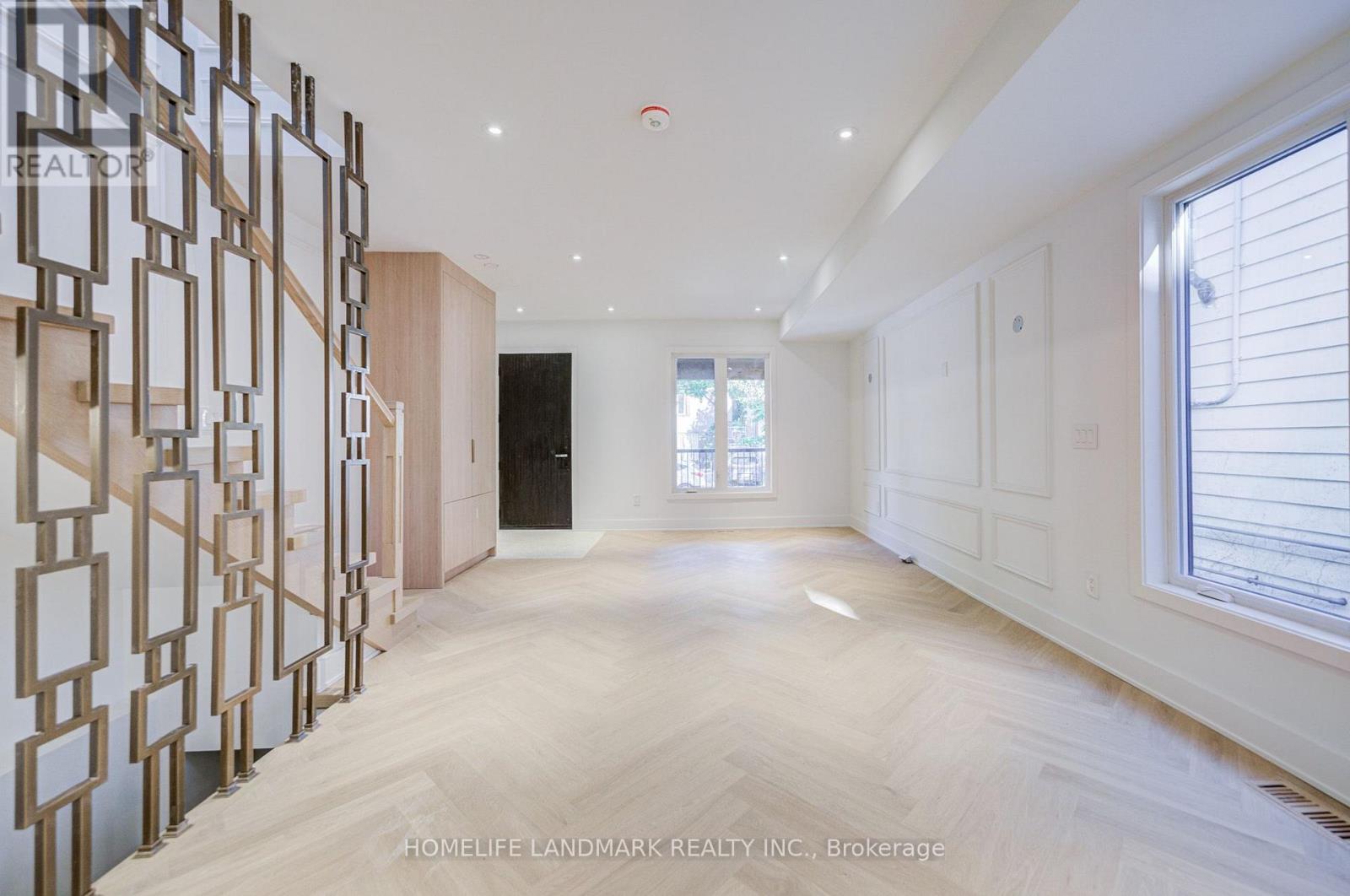 34 Hiawatha Road, Toronto, Ontario  M4L 2X8 - Photo 8 - E13825588