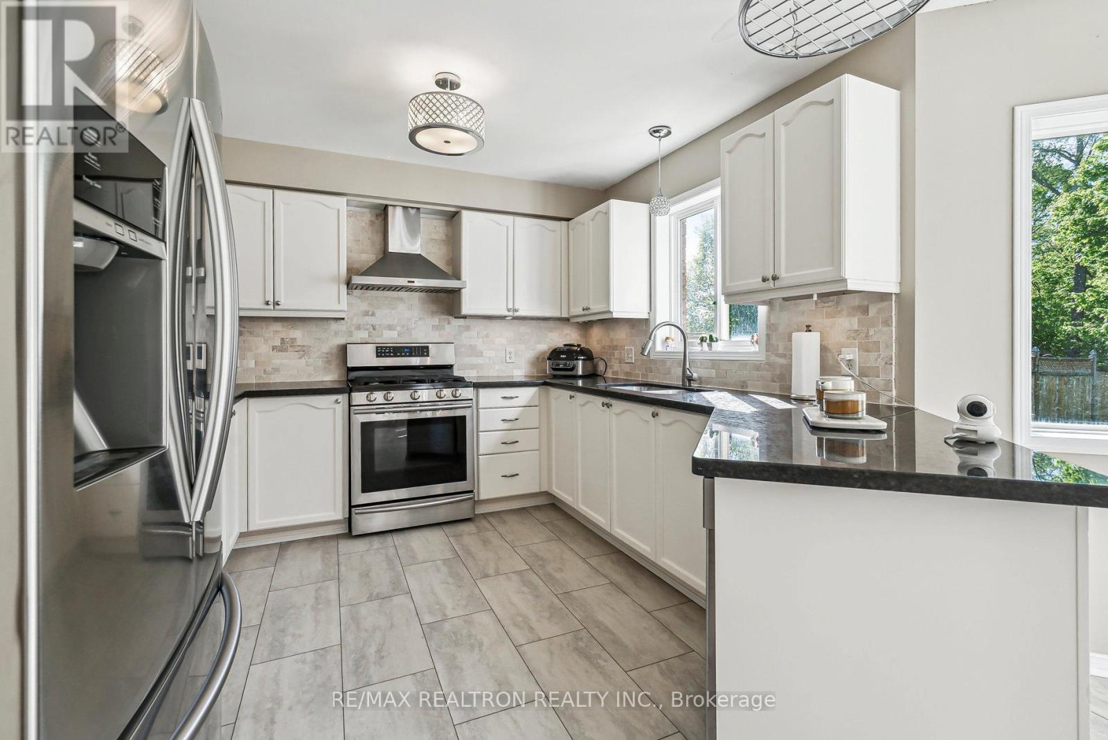 50 Holly Meadow Road, Barrie, Ontario  L4N 0E3 - Photo 26 - S13825604