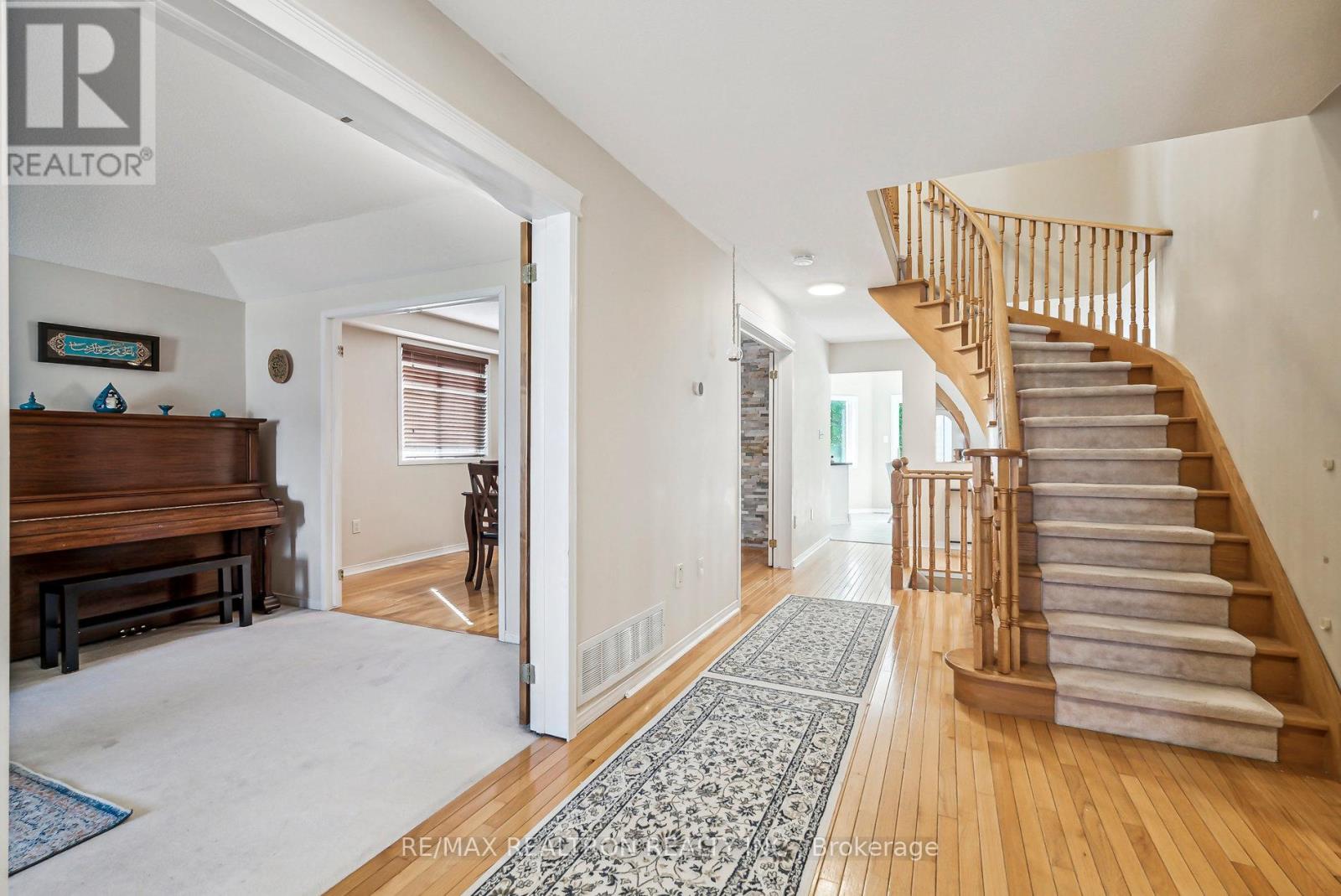 50 Holly Meadow Road, Barrie, Ontario  L4N 0E3 - Photo 9 - S13825604
