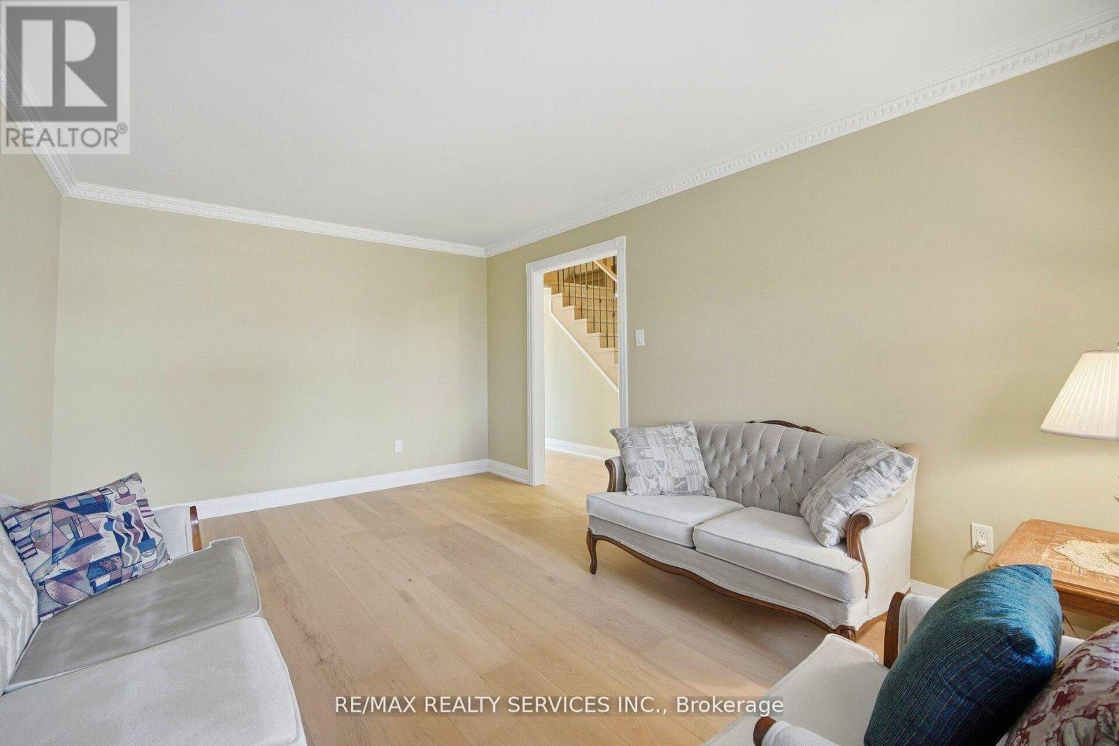23 Newbury Crescent, Brampton, Ontario  L6S 5M3 - Photo 7 - W13626880