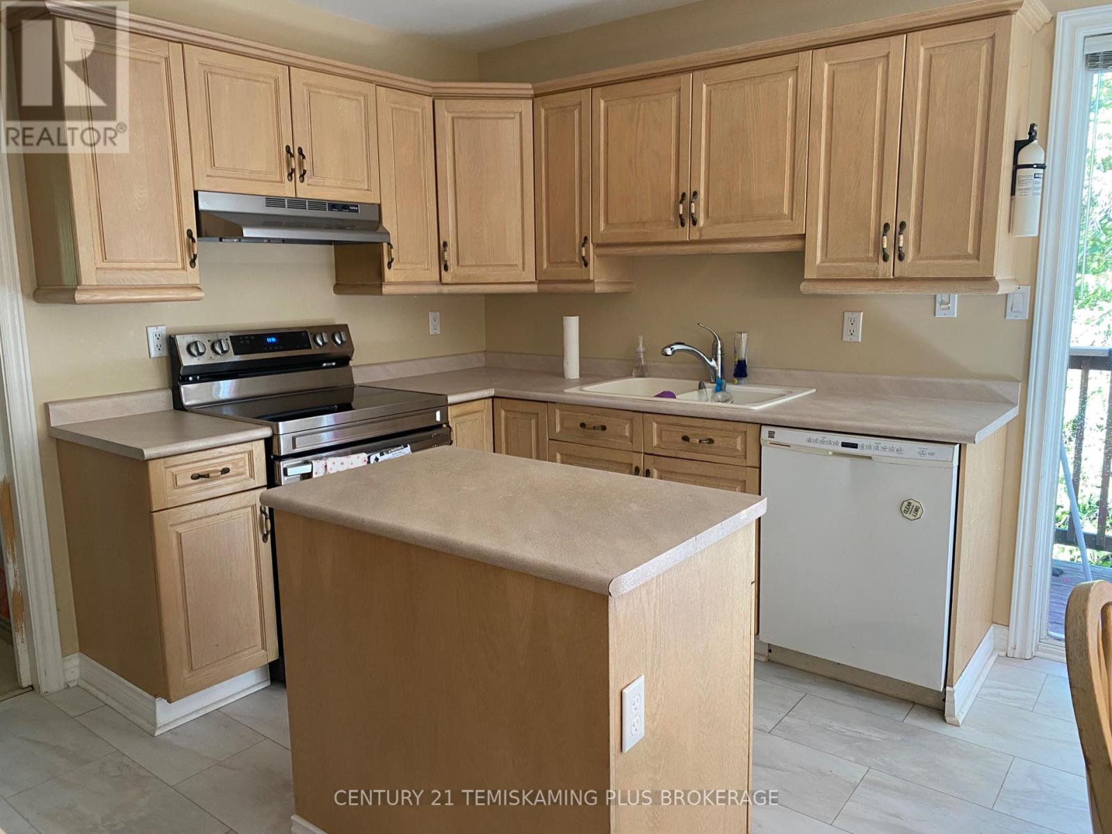 43 O'connor Drive, Temagami, Ontario  P0H 2H0 - Photo 6 - X13678812