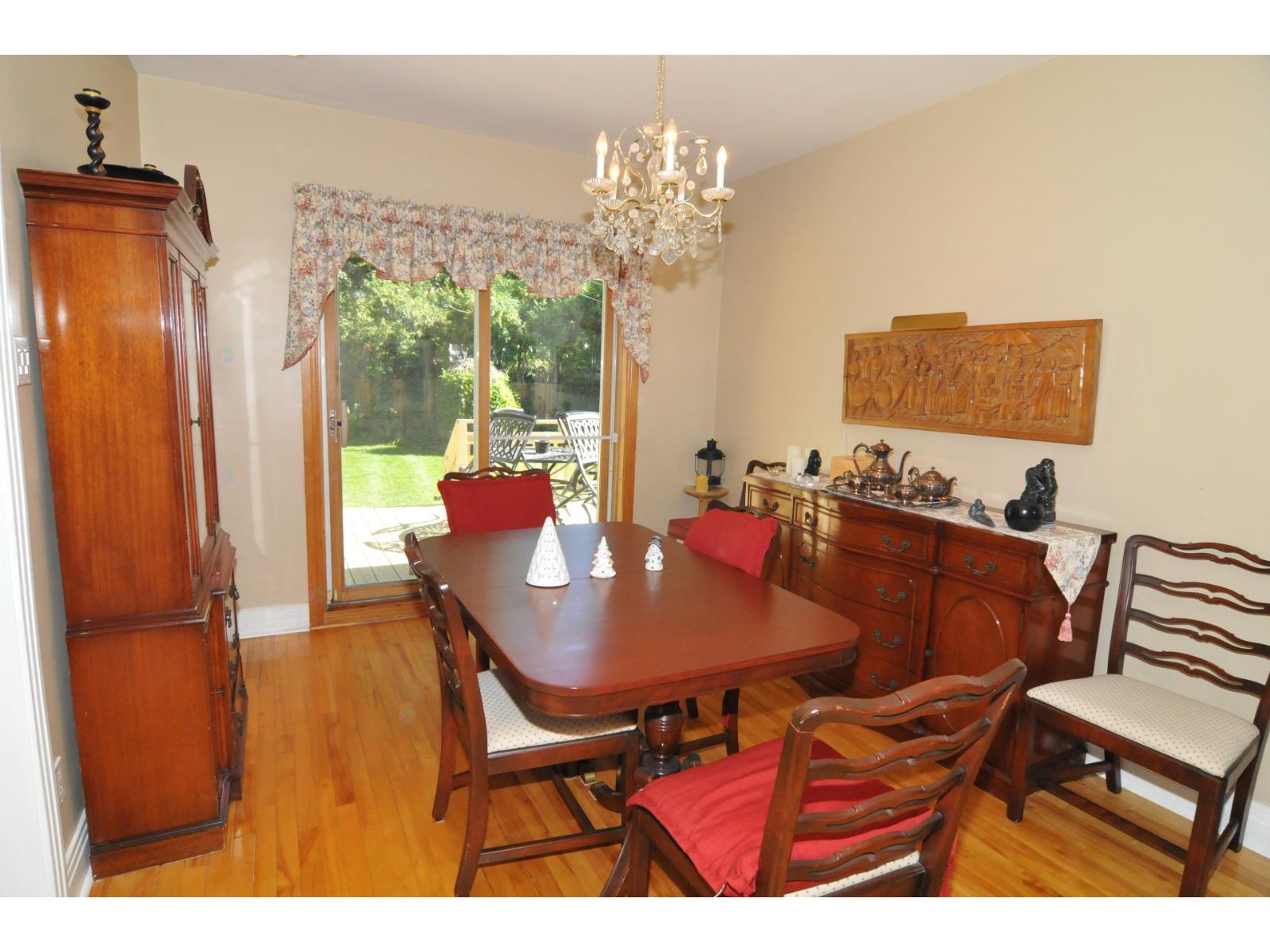 222 Av. Simcoe Mont-Royal Quebec Canada H3P1W9 4