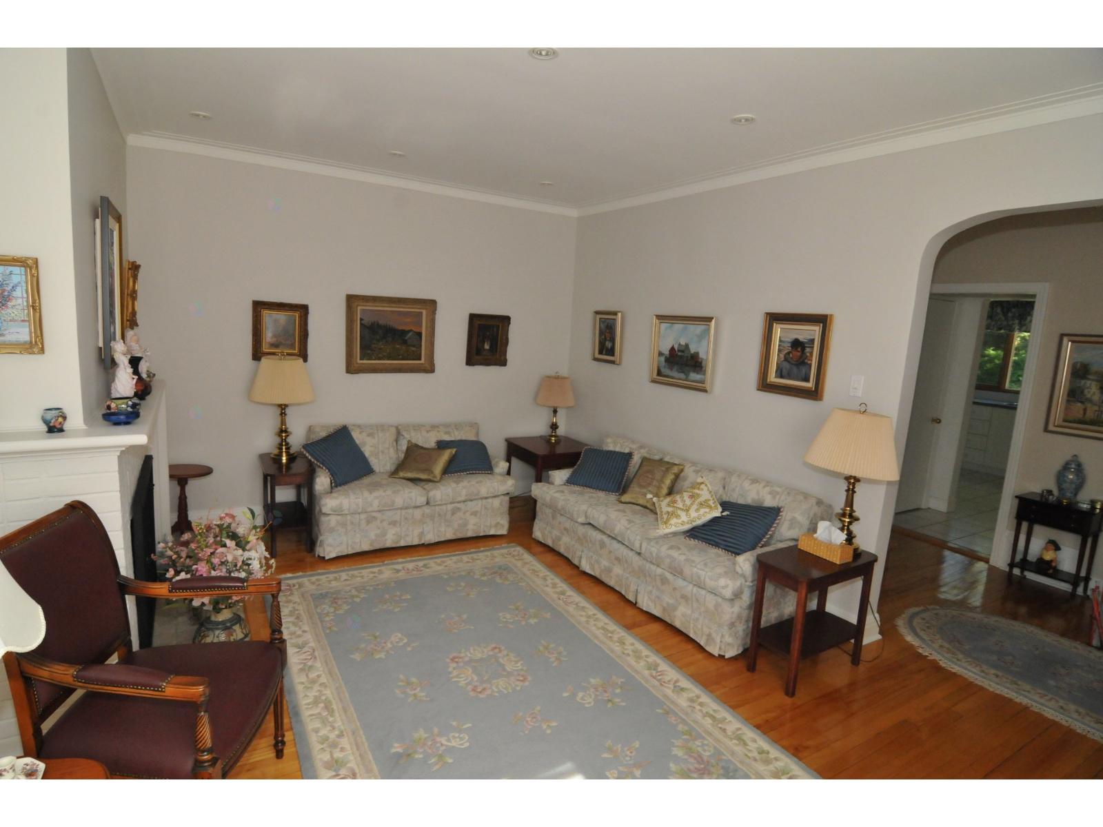 222 Av. Simcoe Mont-Royal Quebec Canada H3P1W9 3