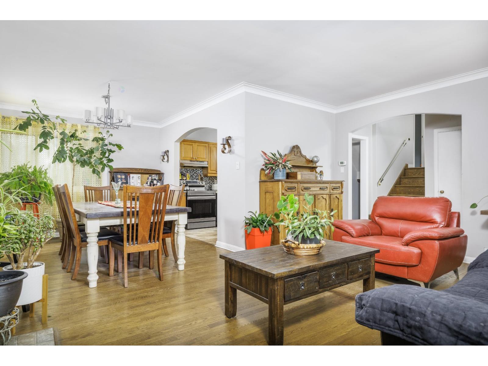 7 Av. Campbell Montréal-Ouest Quebec Canada H4X1V2 3