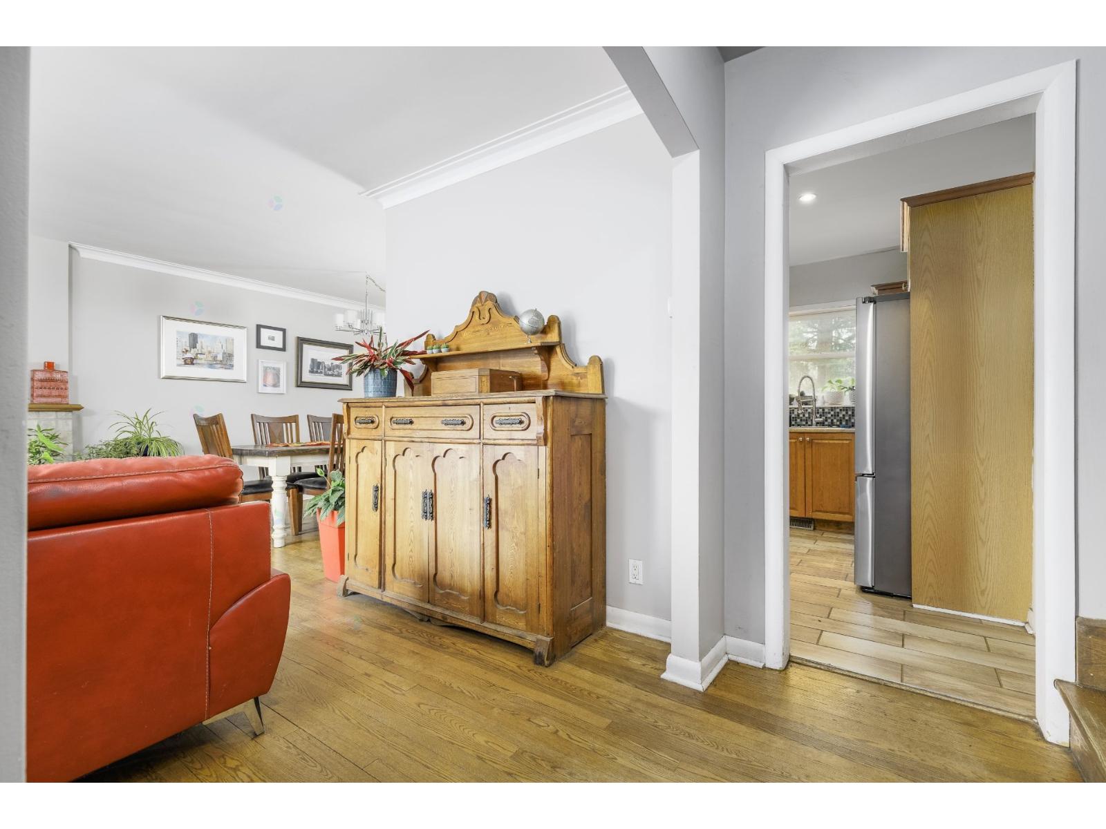 7 Av. Campbell Montréal-Ouest Quebec Canada H4X1V2 4