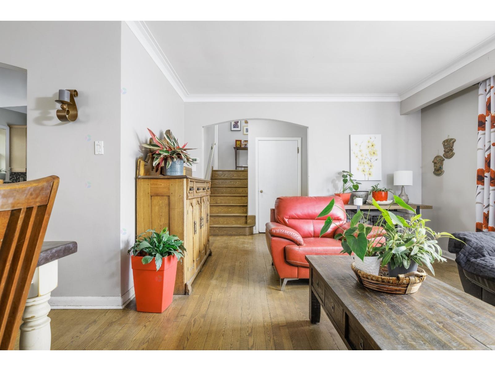 7 Av. Campbell Montréal-Ouest Quebec Canada H4X1V2 5