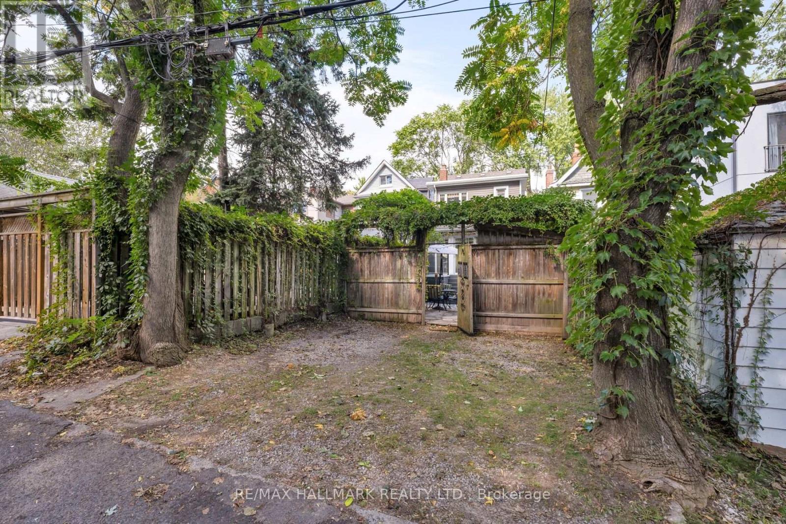 31 Cassels Avenue, Toronto, Ontario  M4E 1X9 - Photo 48 - E13823240