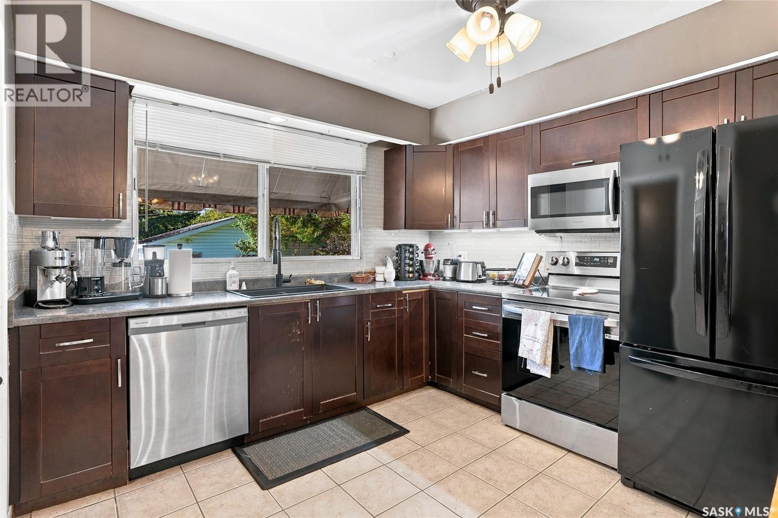 2518 Ewart Avenue, Saskatoon, Saskatchewan  S7J 1Y8 - Photo 11 - SK049444