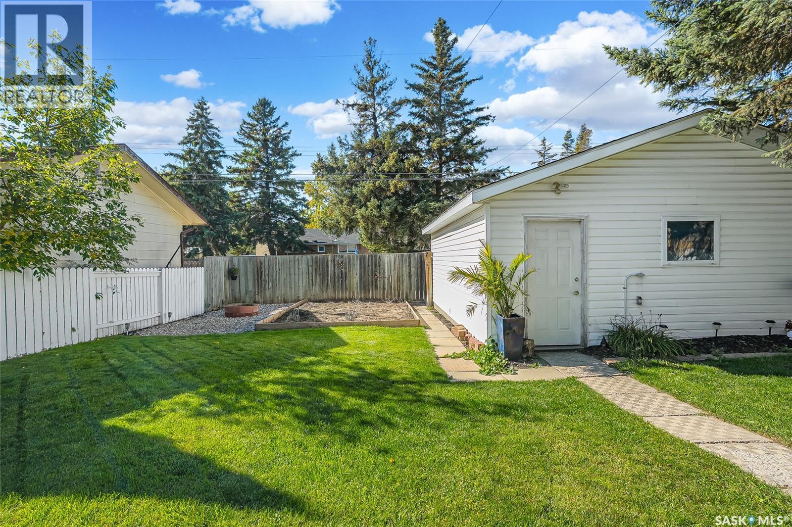 2518 Ewart Avenue, Saskatoon, Saskatchewan  S7J 1Y8 - Photo 42 - SK049444