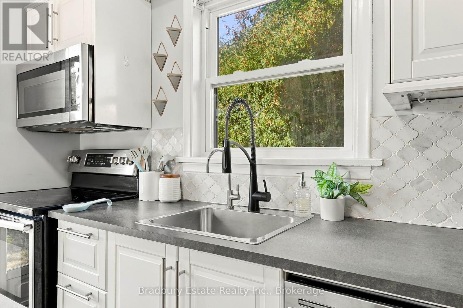 2301 Barclay Road, Burlington, Ontario  L7R 2B7 - Photo 12 - W13825654
