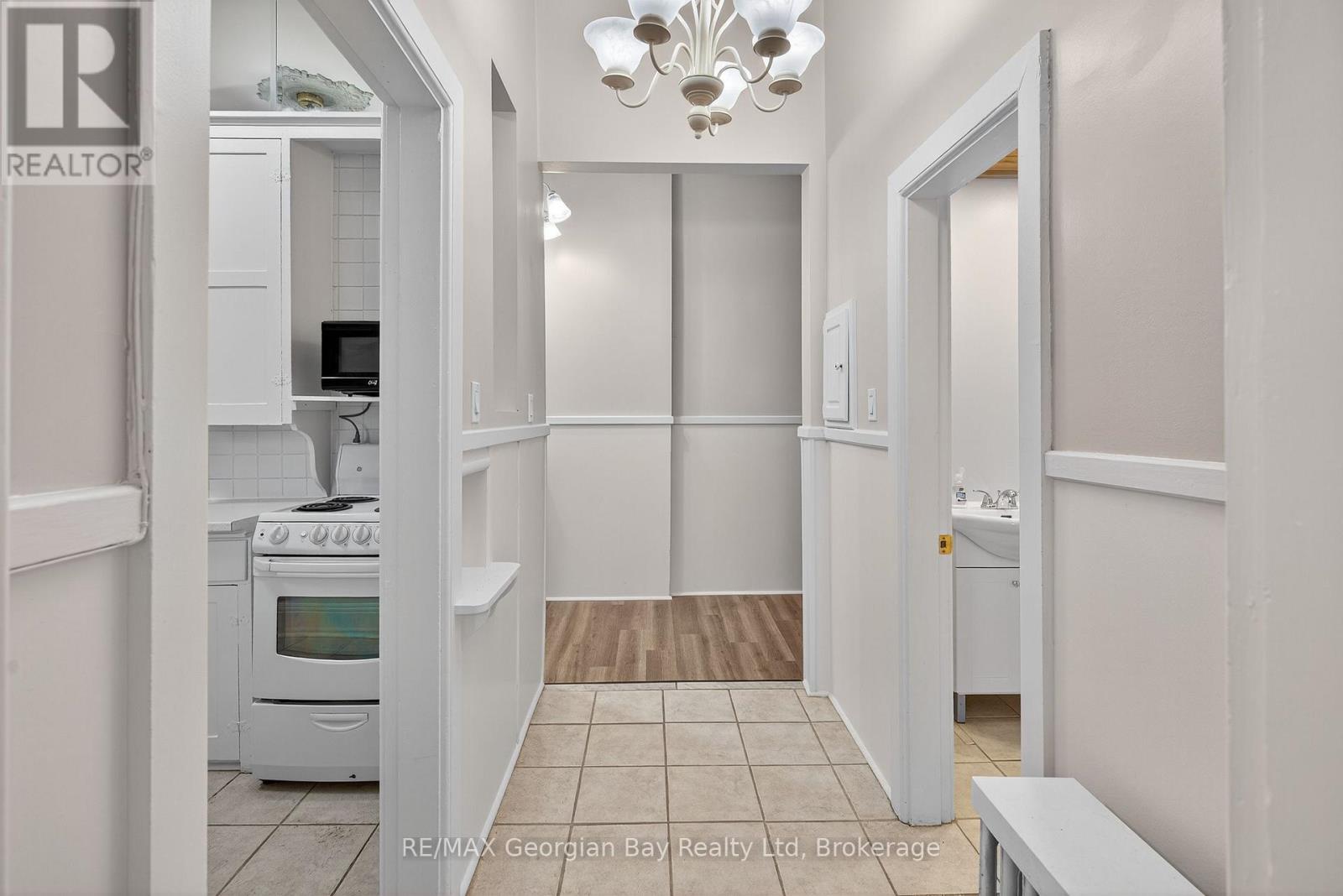 3 - 90 Main Street, Penetanguishene, Ontario  L9M 1T4 - Photo 11 - S13825640