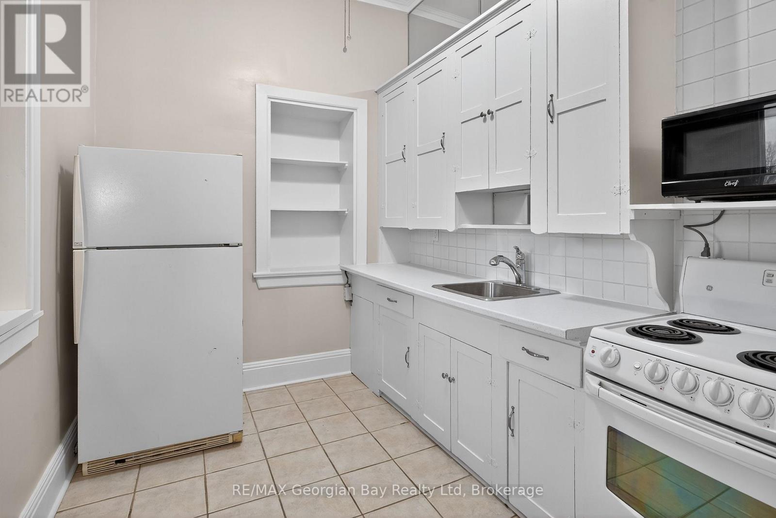 3 - 90 Main Street, Penetanguishene, Ontario  L9M 1T4 - Photo 12 - S13825640