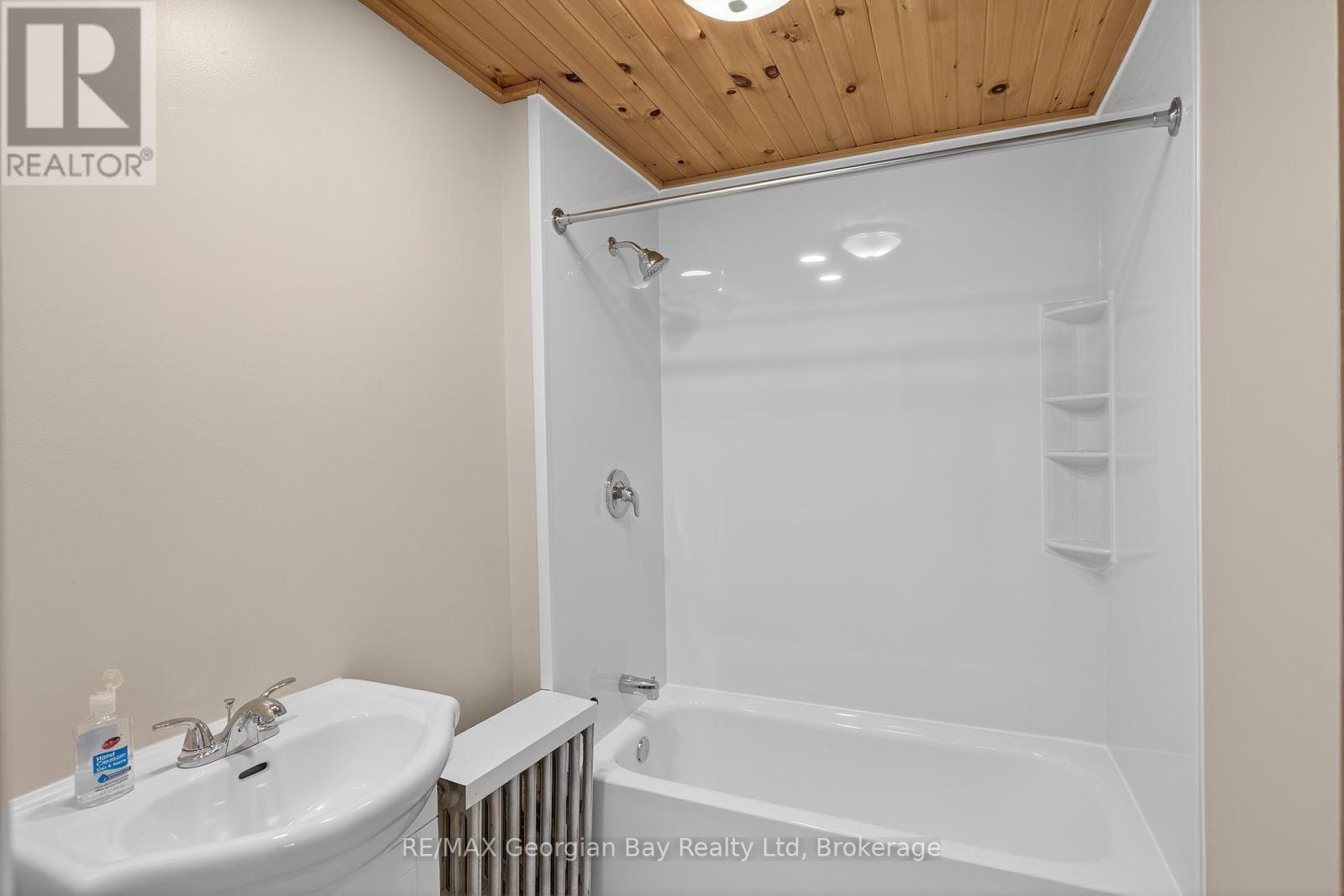 3 - 90 Main Street, Penetanguishene, Ontario  L9M 1T4 - Photo 20 - S13825640