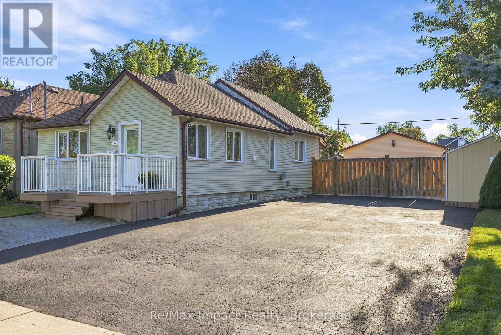 172 Roxborough Avenue, Oshawa, Ontario  L1G 5W5 - Photo 2 - E13825798