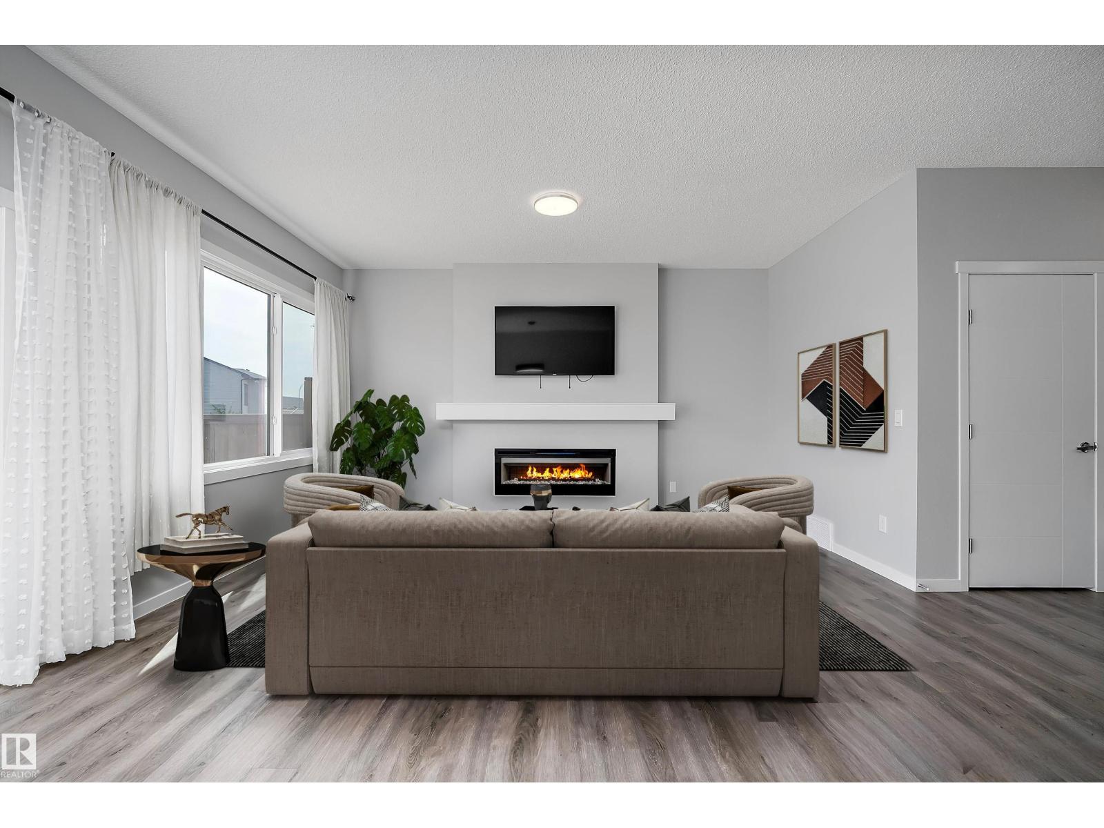 9227 223 ST NW