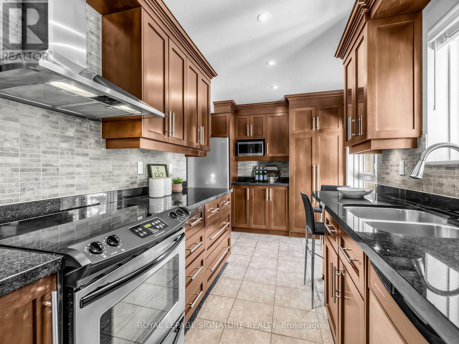 25 Proudbank Millway, Toronto, Ontario  M2L 1P3 - Photo 15 - C13825664