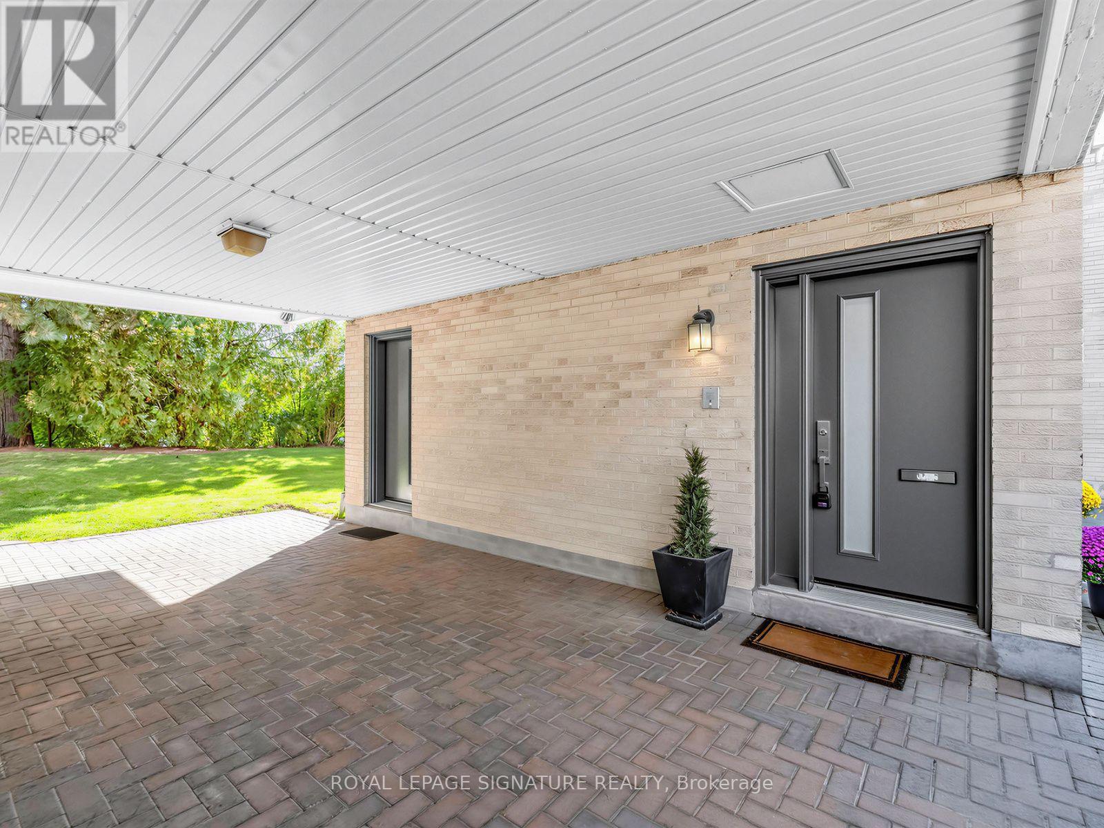 25 Proudbank Millway, Toronto, Ontario  M2L 1P3 - Photo 2 - C13825664