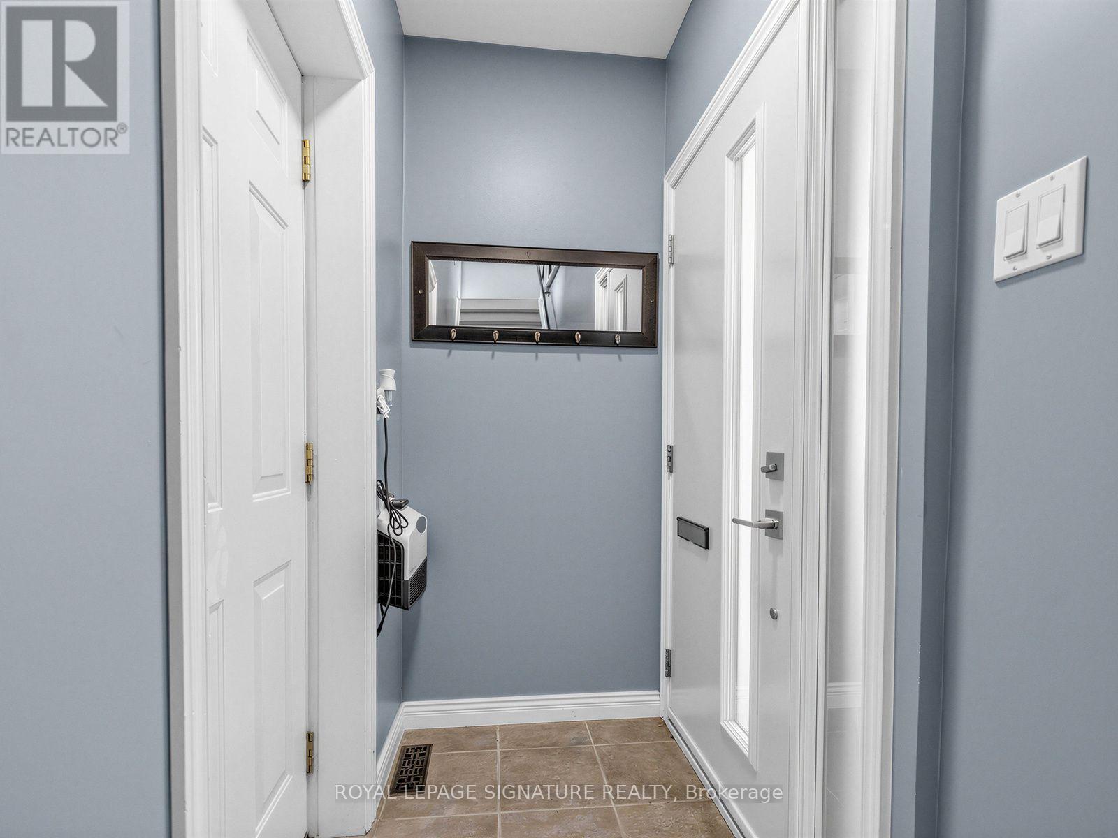 25 Proudbank Millway, Toronto, Ontario  M2L 1P3 - Photo 3 - C13825664