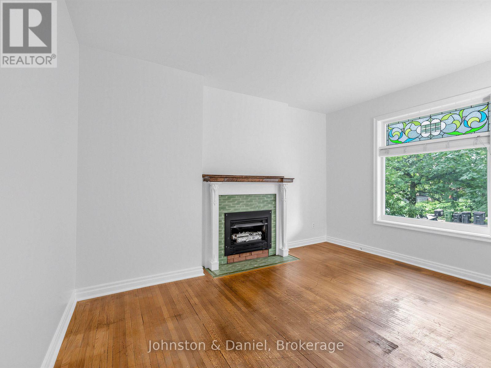 320 BRUNSWICK AVENUE Toronto (Annex) Ontario Canada M5R2Y9 2