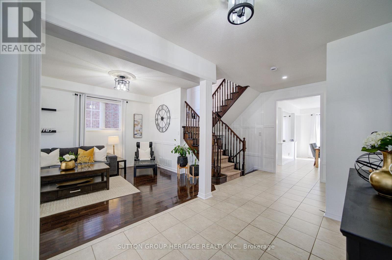 18 Shorten Place, Ajax, Ontario  L1T 0E9 - Photo 6 - E13825636